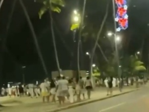 População promove queima de fogos na orla de Maceió
