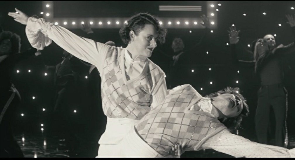 Harry Styles contracena com Phoebe Waller-Bridge no clipe de Treat People With Kindness