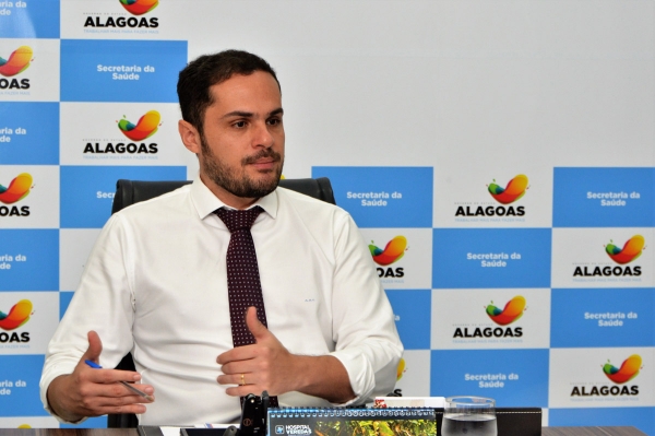 Ayres garante seringas e agulhas para vacina contra Covid