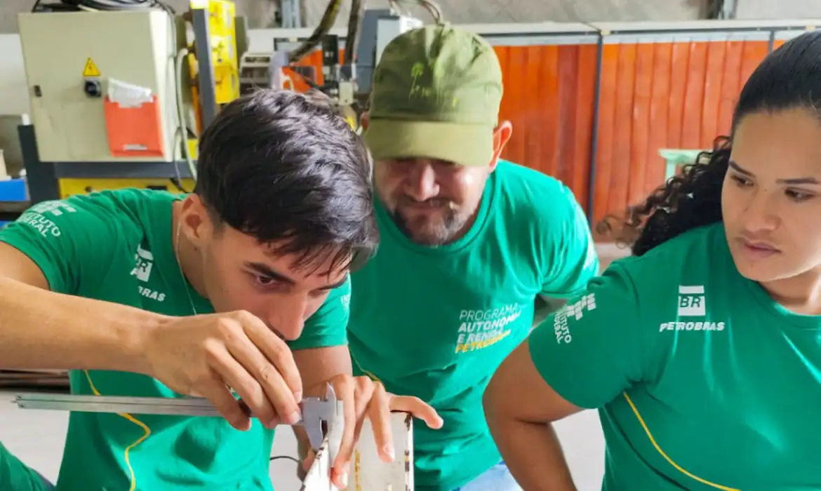 IMDS aponta que em 2024 jovens em vulnerabilidade conseguiram deixar o Bolsa Família