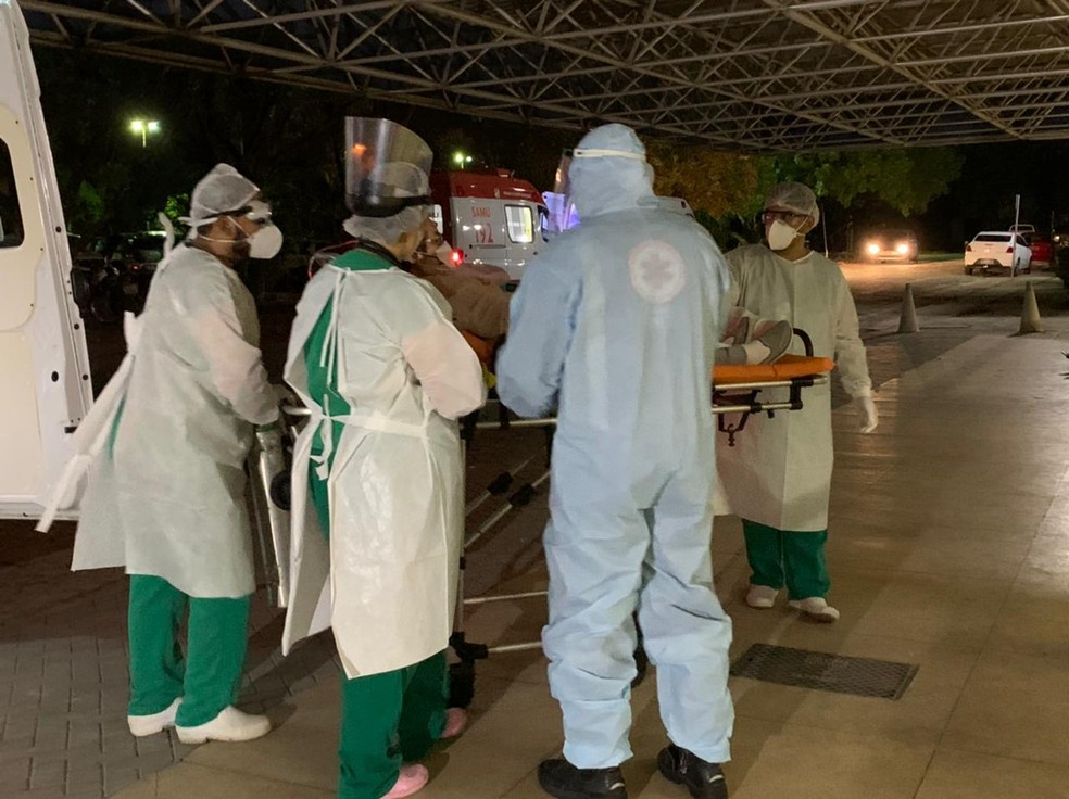Alagoas recebe mais 16 pacientes com covid-19 de Manaus