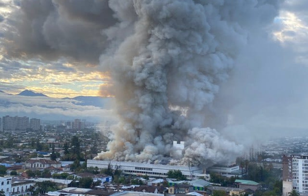 Incêndio atinge hospital no Chile e pacientes precisam ser transferidos