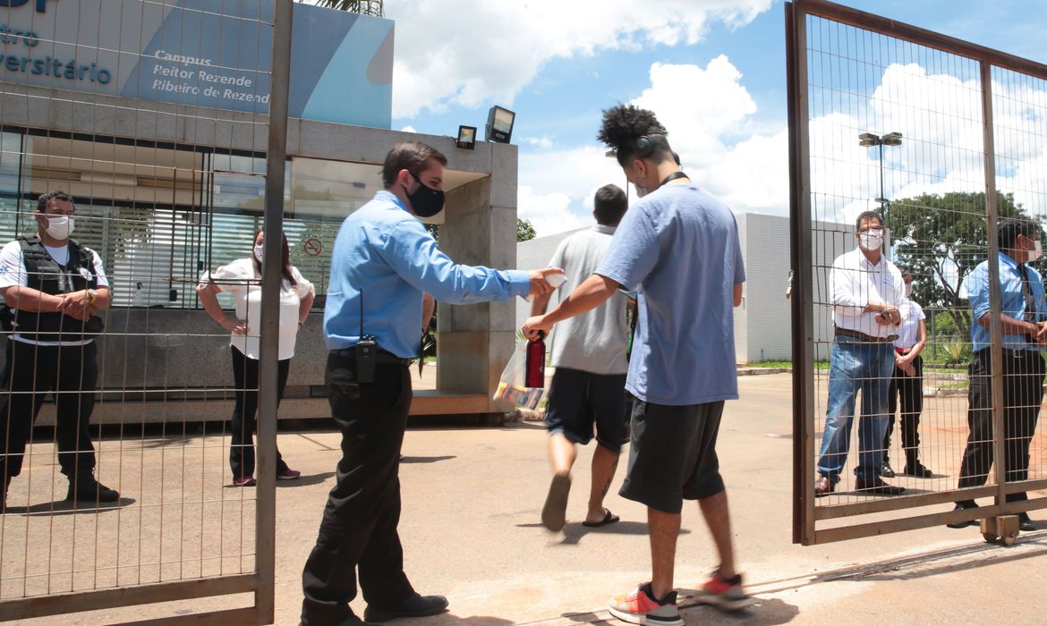 Enem digital é marcado por problemas técnicos e 68,1% de abstenção