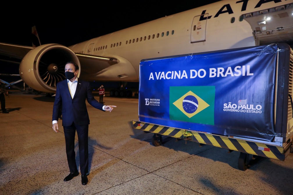 Insumos para a produção de 8,6 milhões de vacinas chegam ao Brasil