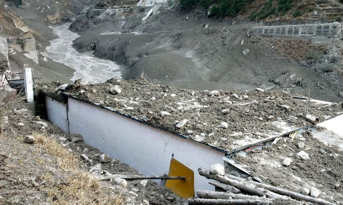 Índia registra 14 mortes após rompimento de geleira no Himalaia