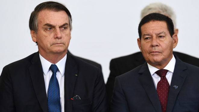 Bolsonaro veta Mourão, que não participa de reunião ministerial