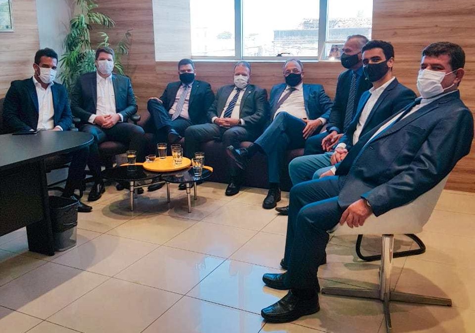Após eleições, JHC tem ‘encontro cordial’ com Davi Davino