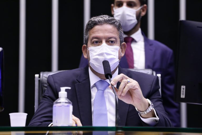 Lira conduzirá prisão de deputado seguindo a Constituição
