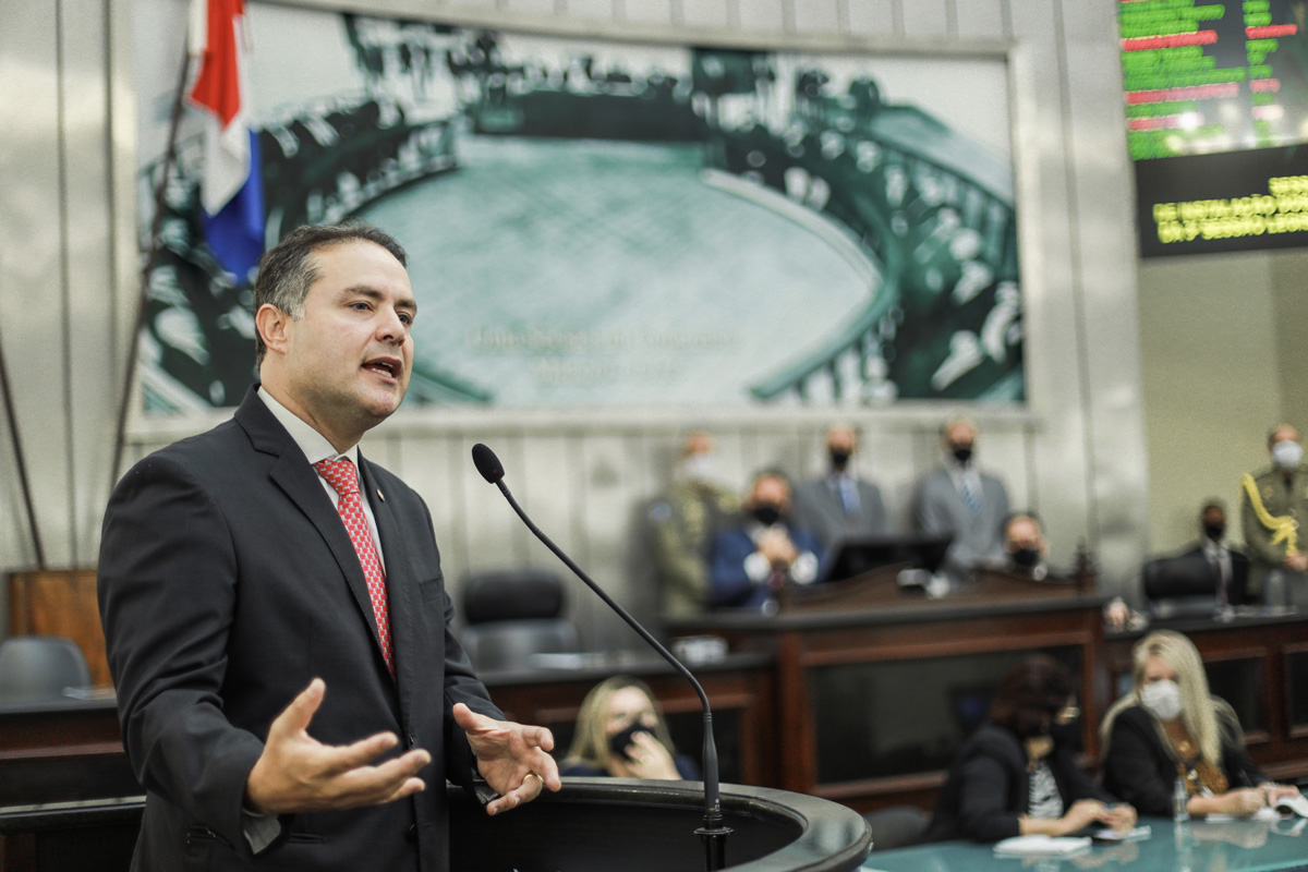 Governador de AL anuncia revisão de contribuição previdenciária de servidores