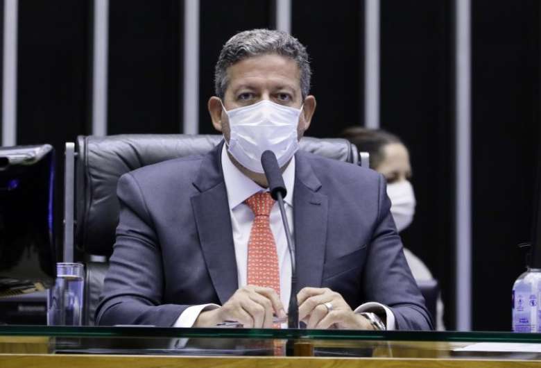 Lira cria comissão especial para discutir PEC da imunidade