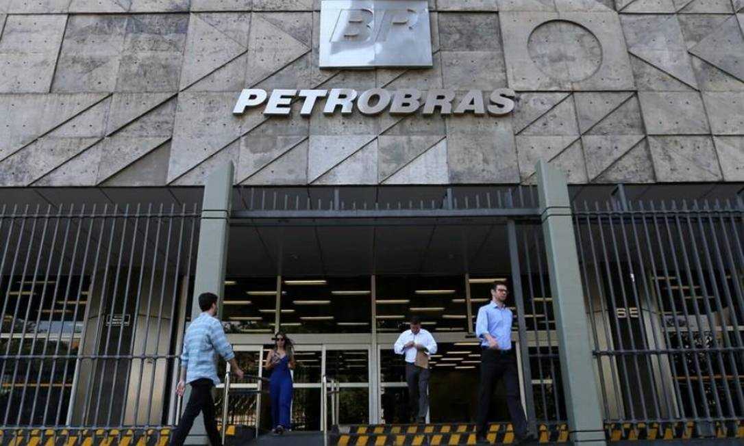 Petrobras anuncia saída de quatro conselheiros da empresa