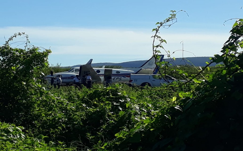 Aeronave com doses de vacina bate em jumento na Bahia
