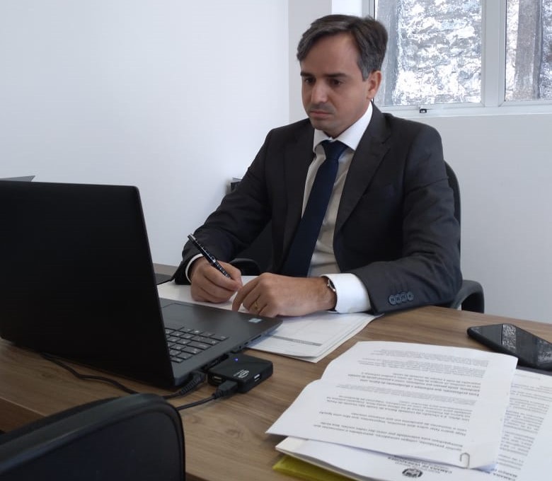 Vereador Joãozinho volta a cobrar o pagamento dos precarizados da saúde