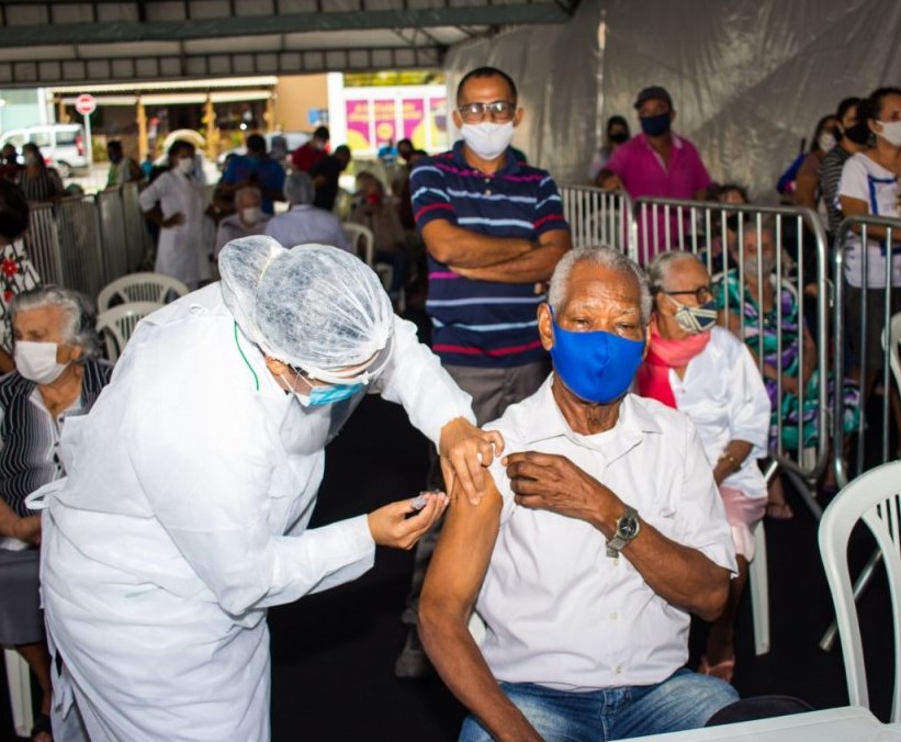 Após vacina, mortalidade de alagoanos com mais de 85 anos caiu 16% para 2%