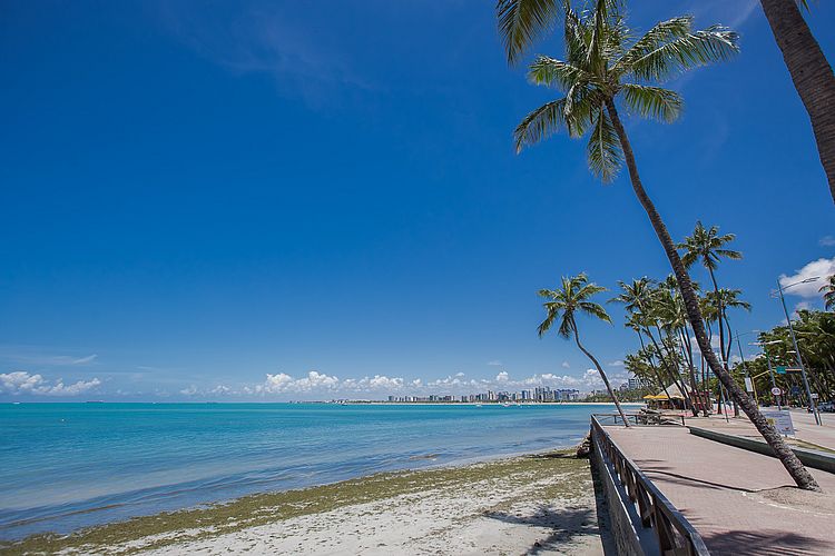 Alagoas tem primeiro fim de semana de praias e shoppings fechados