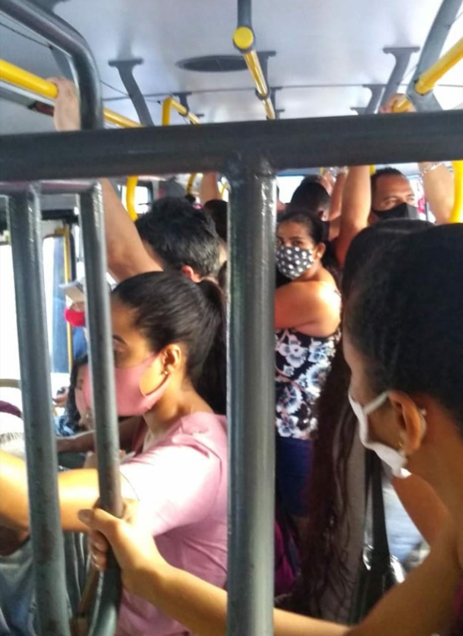 Aglomerações são registradas em ônibus de Maceió