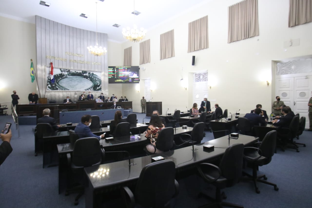 Plenário autoriza AL a comprar vacinas contra a Covid-19