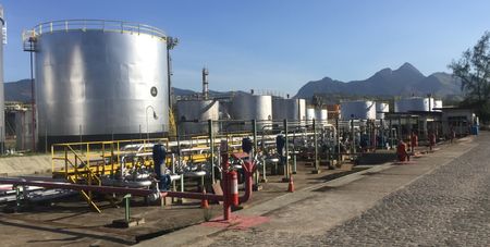 Justiça autoriza refinaria a comprar doses da vacina contra a Covid-19