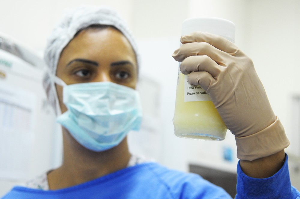 Leite materno de mães vacinadas tem anticorpos contra Covid-19