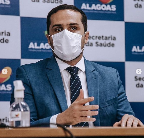 Em entrevista, Ayres afirma que AL tomou precaução ao reservar vacinas