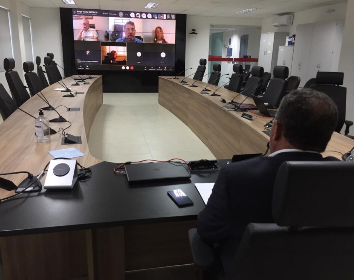 MP pede prioridade para imunização de profissionais da Educação