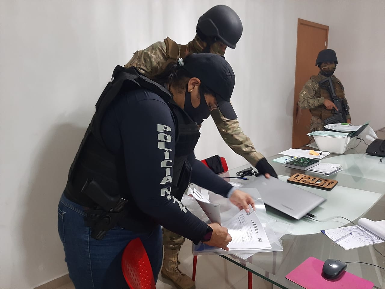 MP cumpre mandado contra juiz suspeito de fraudar acordos judiciais em AL