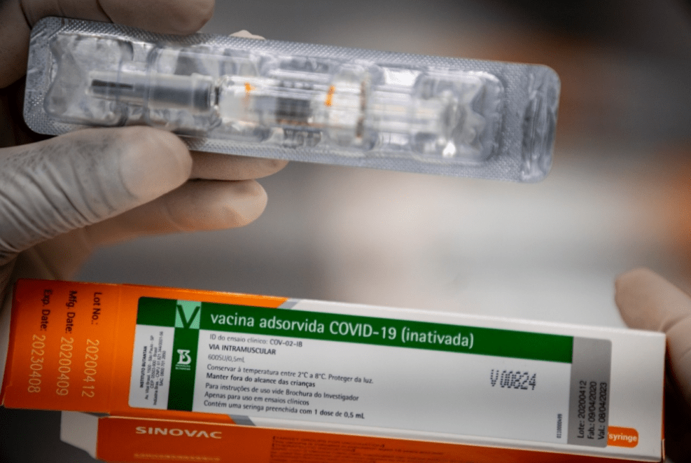 15 mil doses de CoronaVac chegam em Alagoas