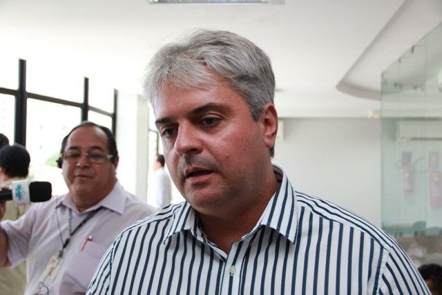 MPAL apura denúncia de que ex-prefeito de Cajueiro furou a fila da vacinação