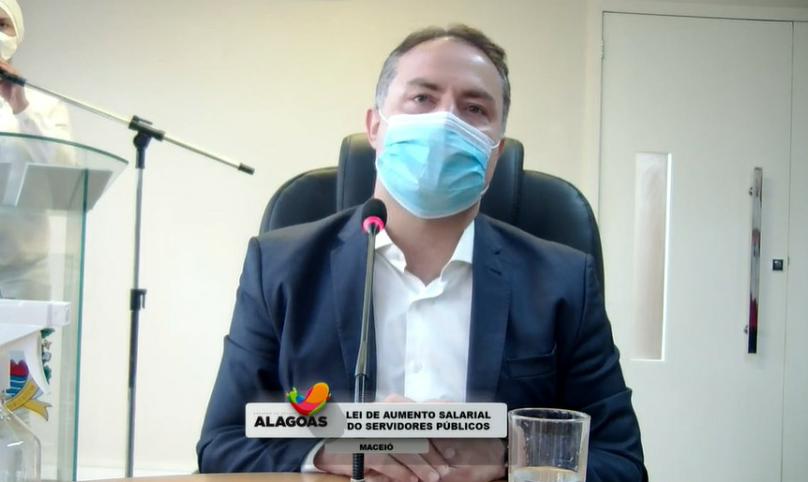 Governador assina projeto de aumento salarial dos servidores do Estado