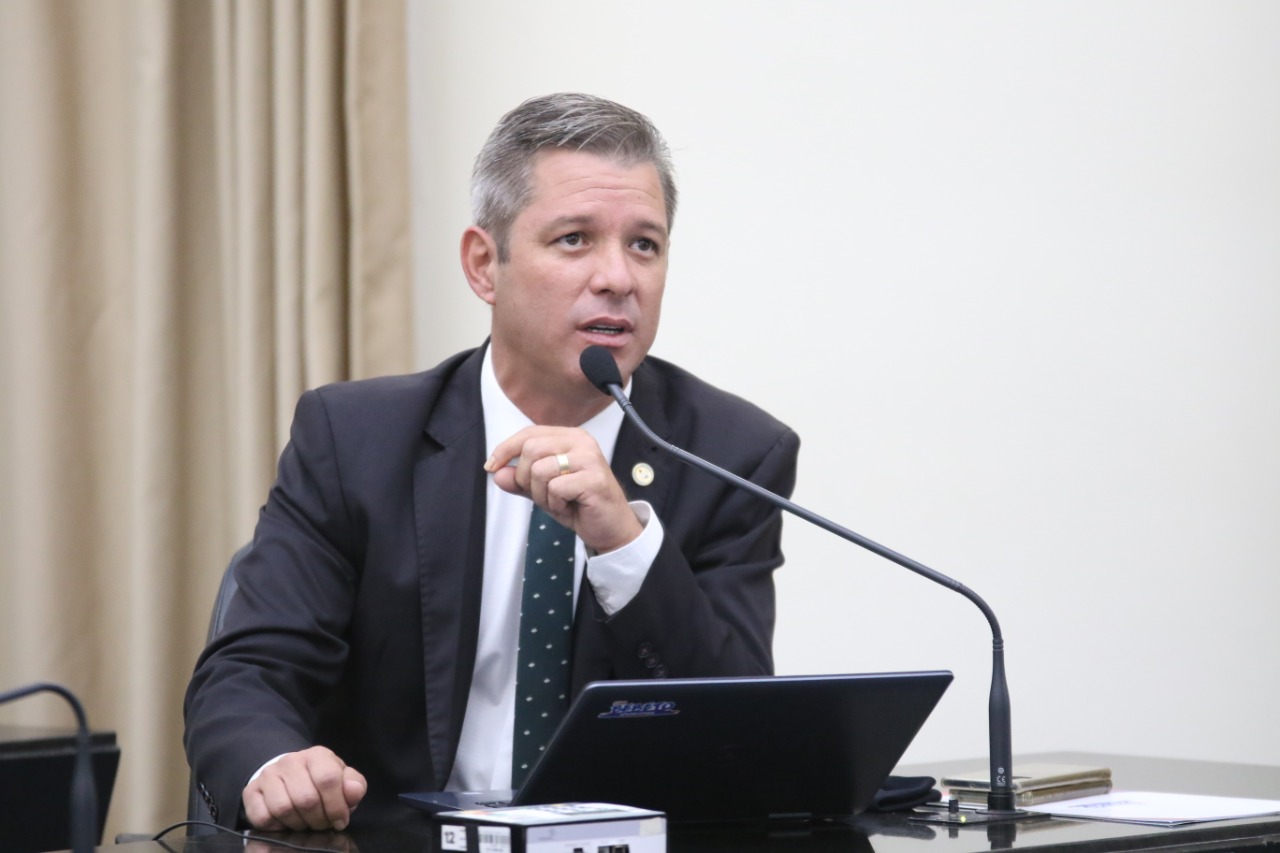 Deputado cobra ao governo PL da correção do desconto dos aposentados