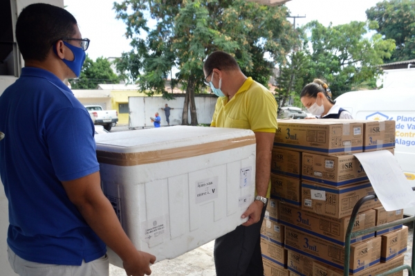 Sesau distribuiu CoronaVac e AstraZeneca para segunda dose