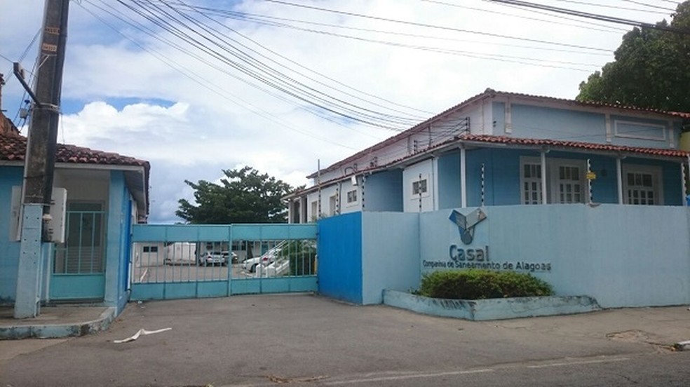 Moradores de bairros de Maceió sofrem com a falta de água