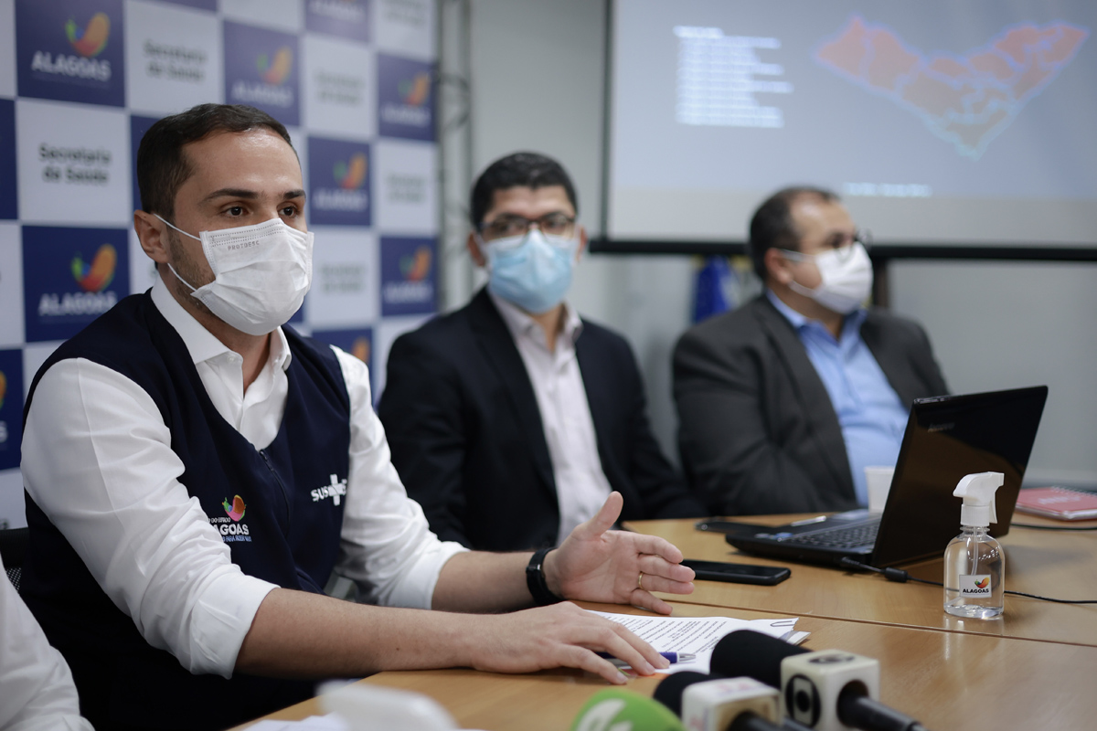 Não falta vacina para grupos prioritários em AL, garante Secretário
