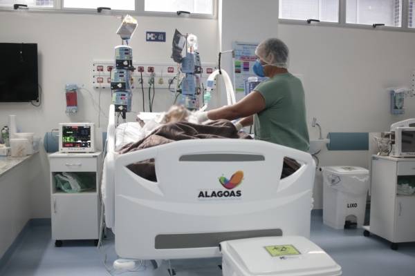 Dois hospitais em AL estão com 100% das UTIs ocupadas