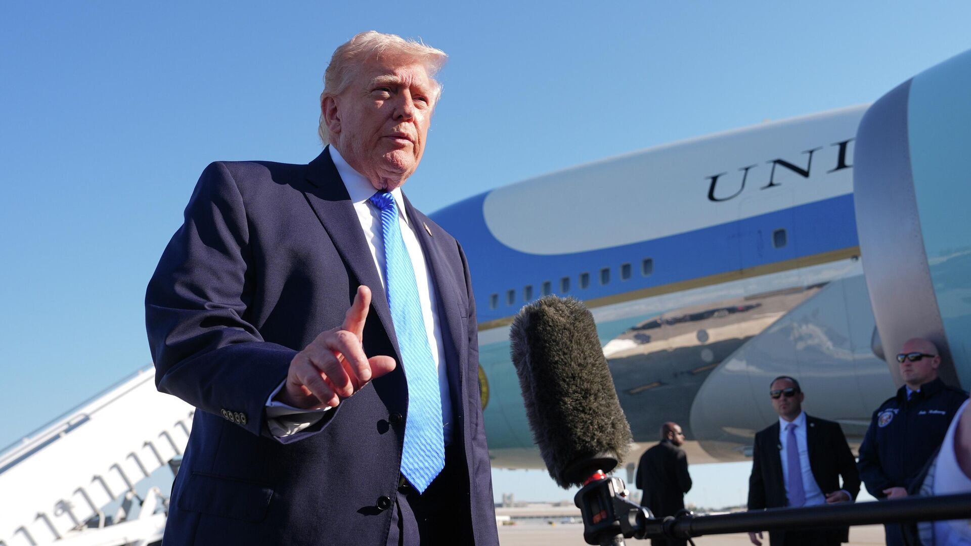 Donald Trump afirma ter conversas positivas com Irã, mas país nega