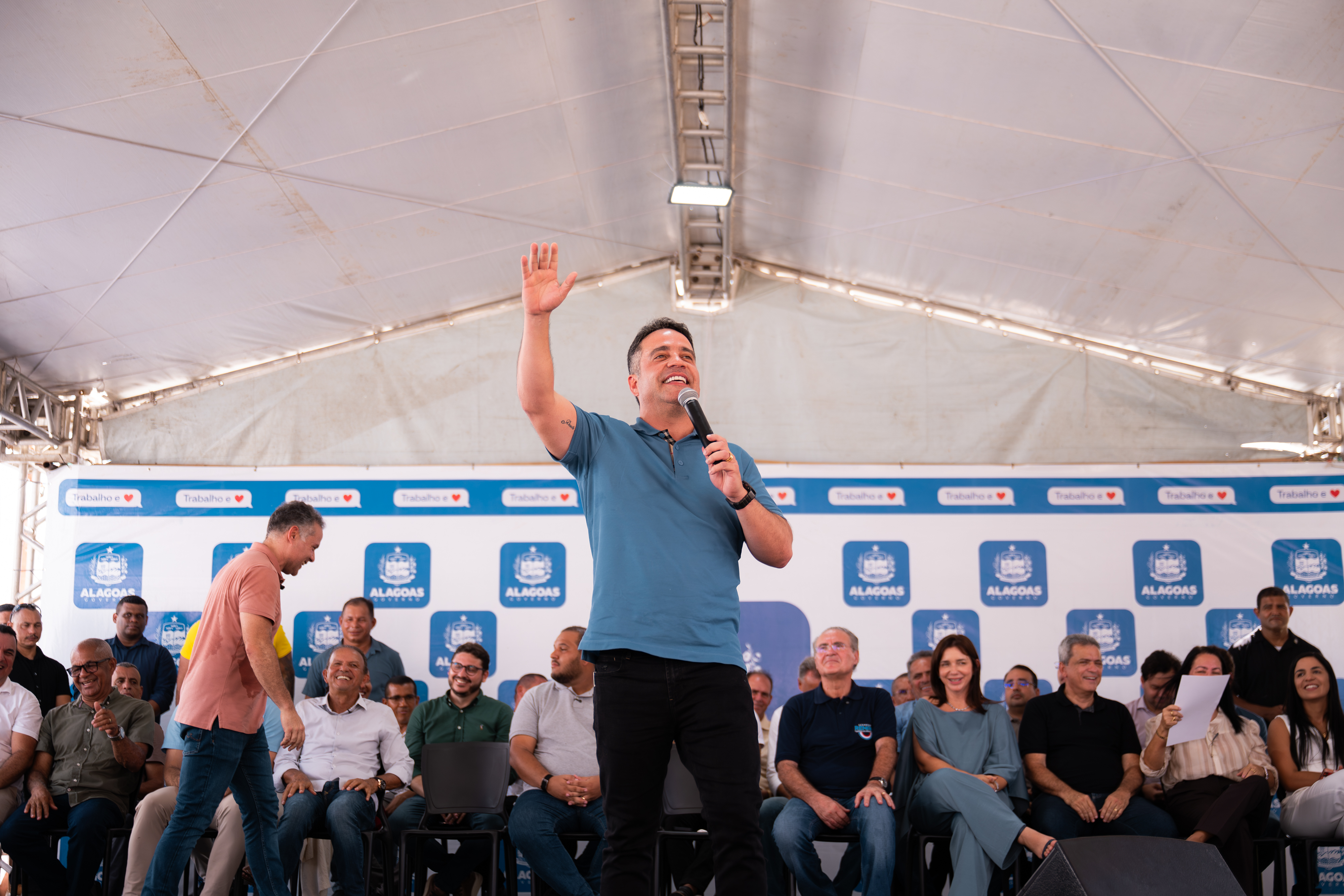 Paulo Dantas inaugura pavimentação e autoriza reforma de escola em Matriz