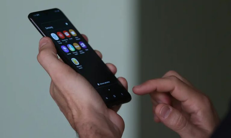 Acesso à internet cresce e chega a 93,6% no país em 2024, segundo IBGE