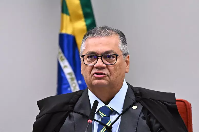 Dino retira sigilo de apuração sobre verbas para filme de Bolsonaro