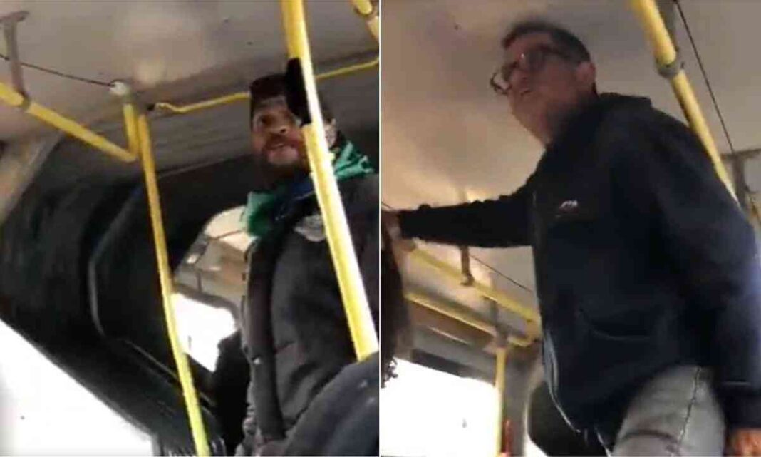 Manifestantes de extrema-direita entram em ônibus e agridem adolescentes; veja vídeo