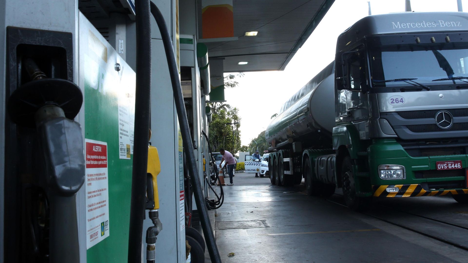 Elevação do etanol na gasolina reacende embate entre governo e setor automotivo