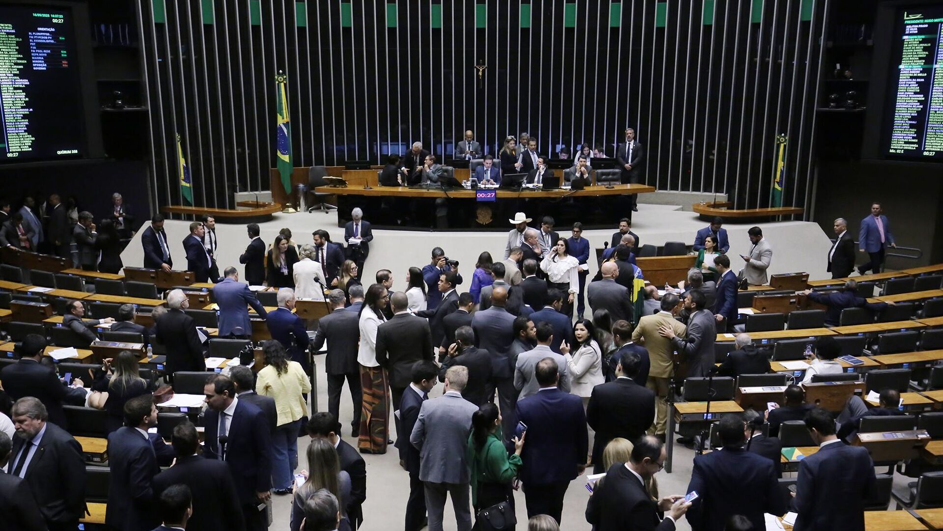 Silêncio de parlamentares de Alagoas expõe cautela após operação da PF; entenda