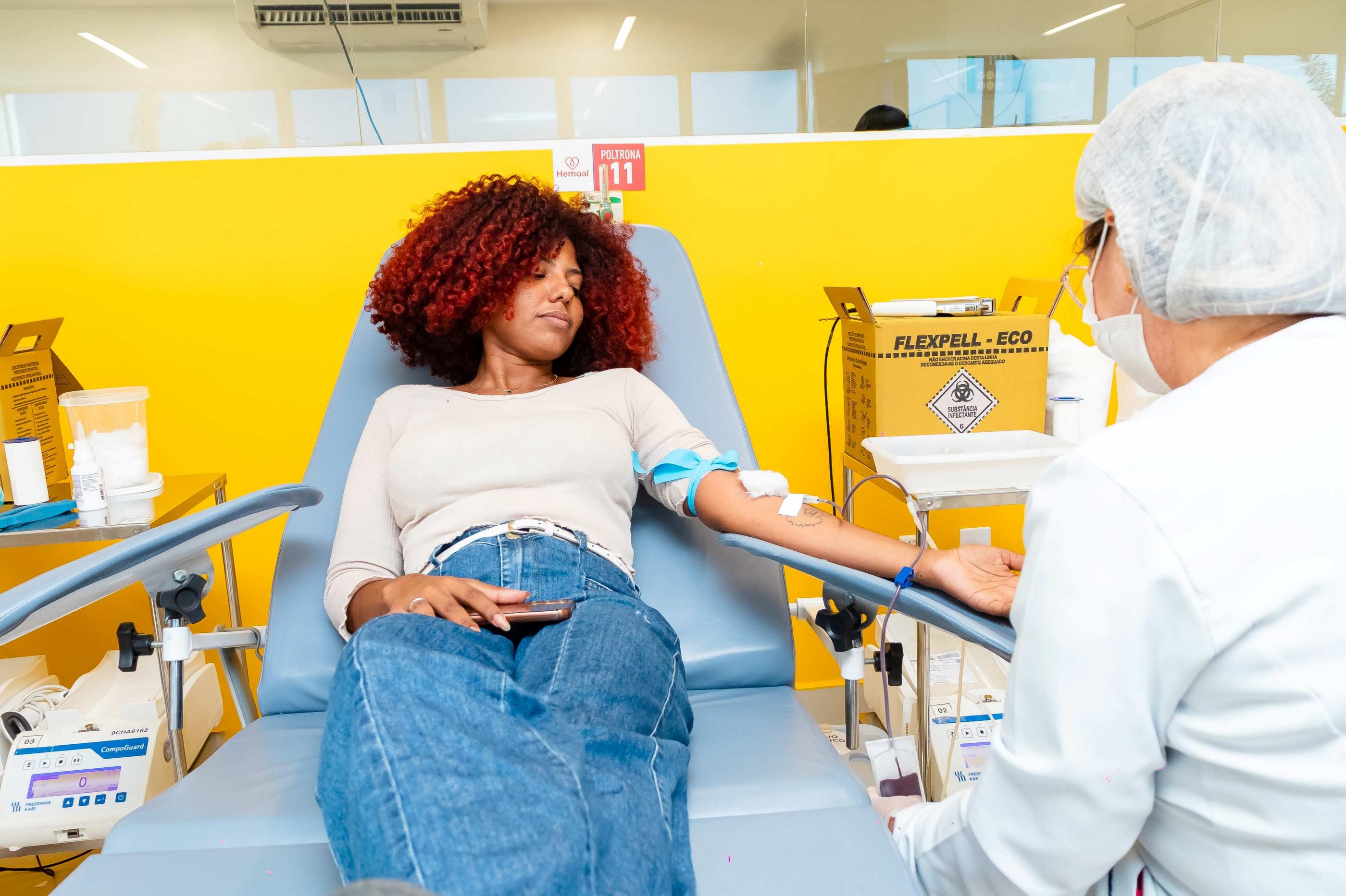 Hemoal faz coleta de sangue na Escola de Enfermagem Santa Juliana, nesta terça (14)