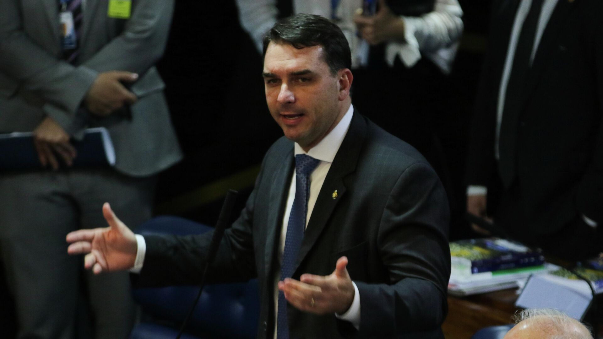 Flávio Bolsonaro comemora classificação de CV e PCC como organizações terroristas
