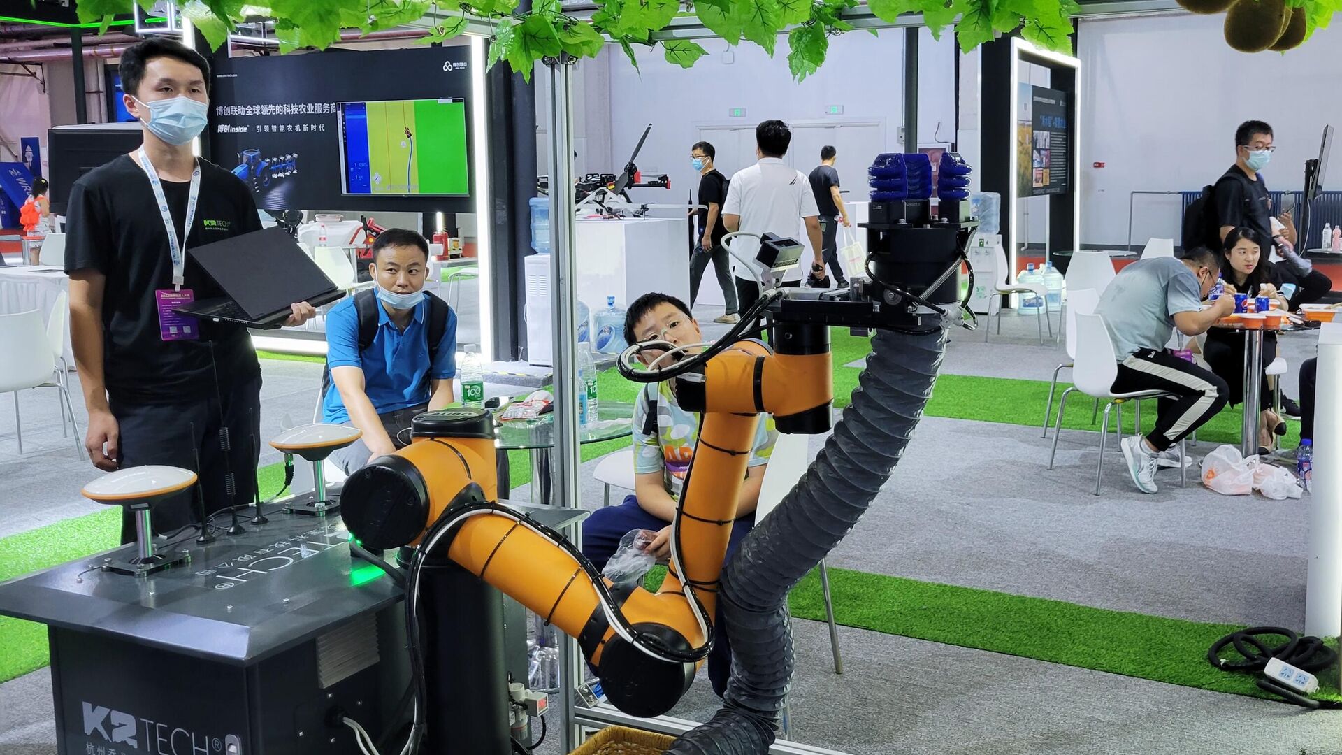 China aposta em robôs com IA para transformar a produção agrícola