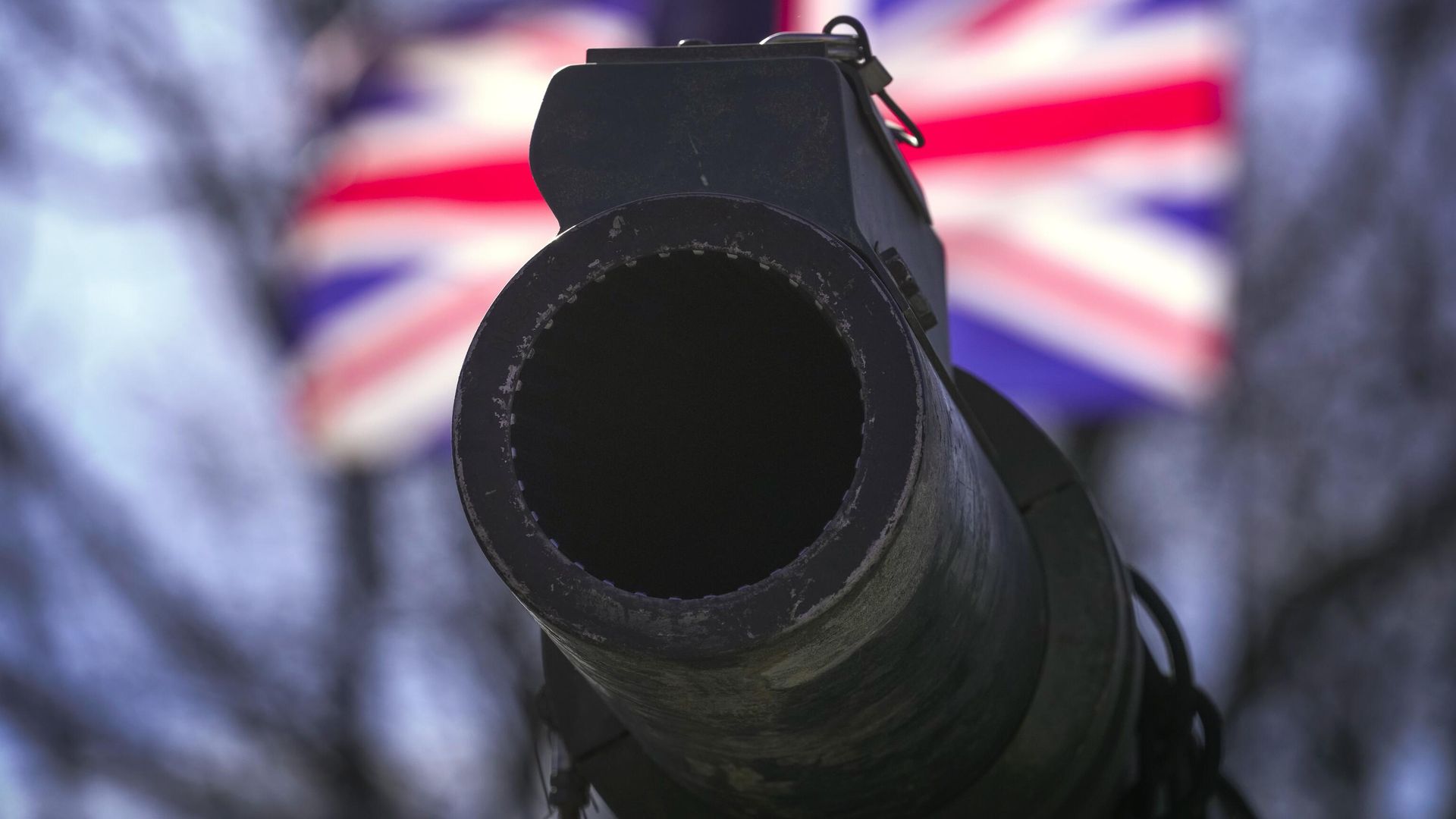 Crise política e orçamento militar desafiam apoio britânico à Ucrânial