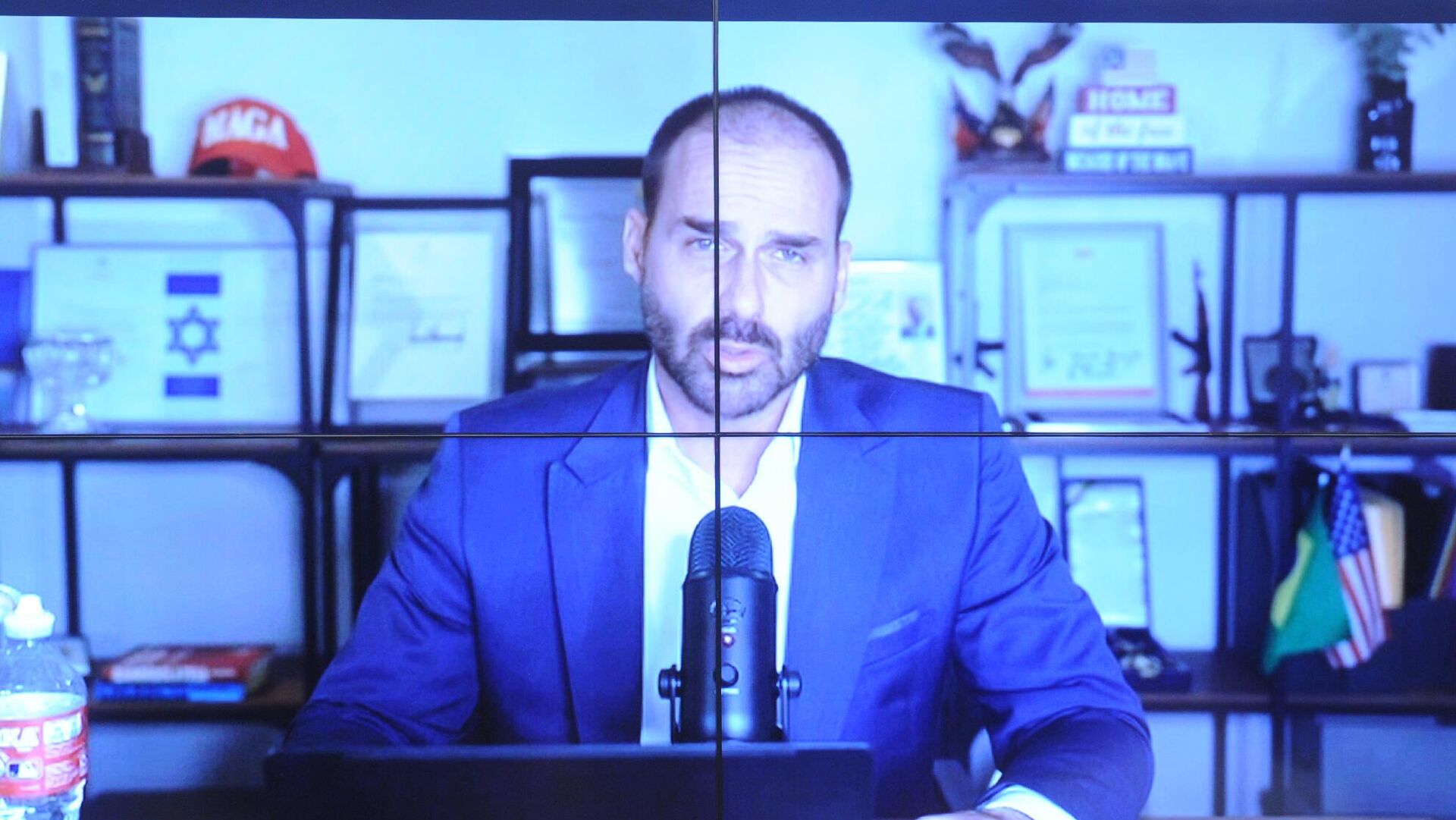 Eduardo Bolsonaro contesta condenação do STF e afirma não ter sido citado