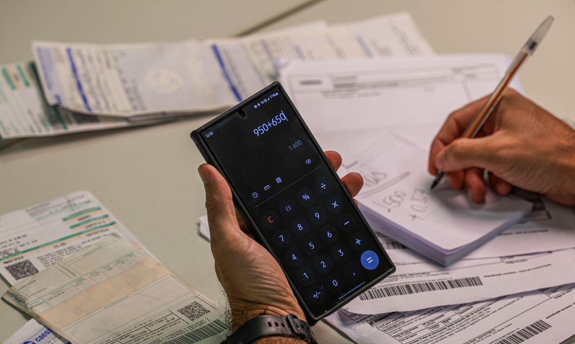 Desenrola realiza mais de 17 mil operações com FGTS em pouco mais de um mês