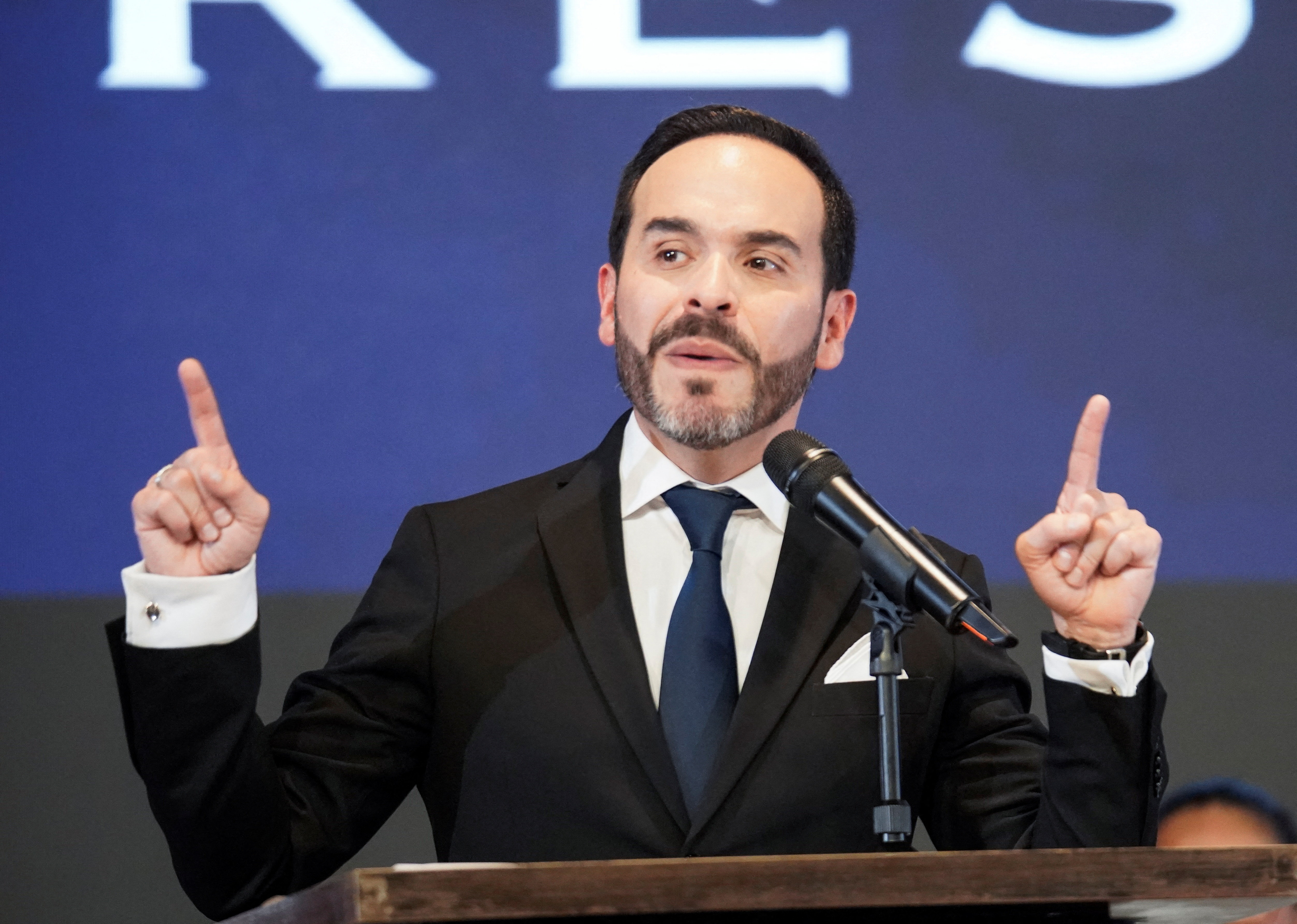 Governo Espriella encerra jornalismo nas rádios públicas da Colômbia