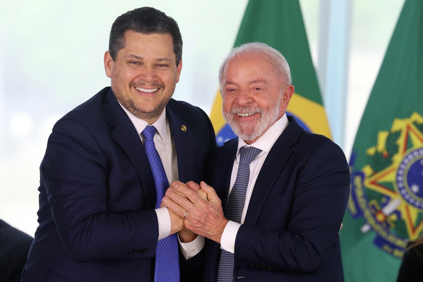 Alcolumbre pede união nacional e destaca vitória da democracia com reeleição