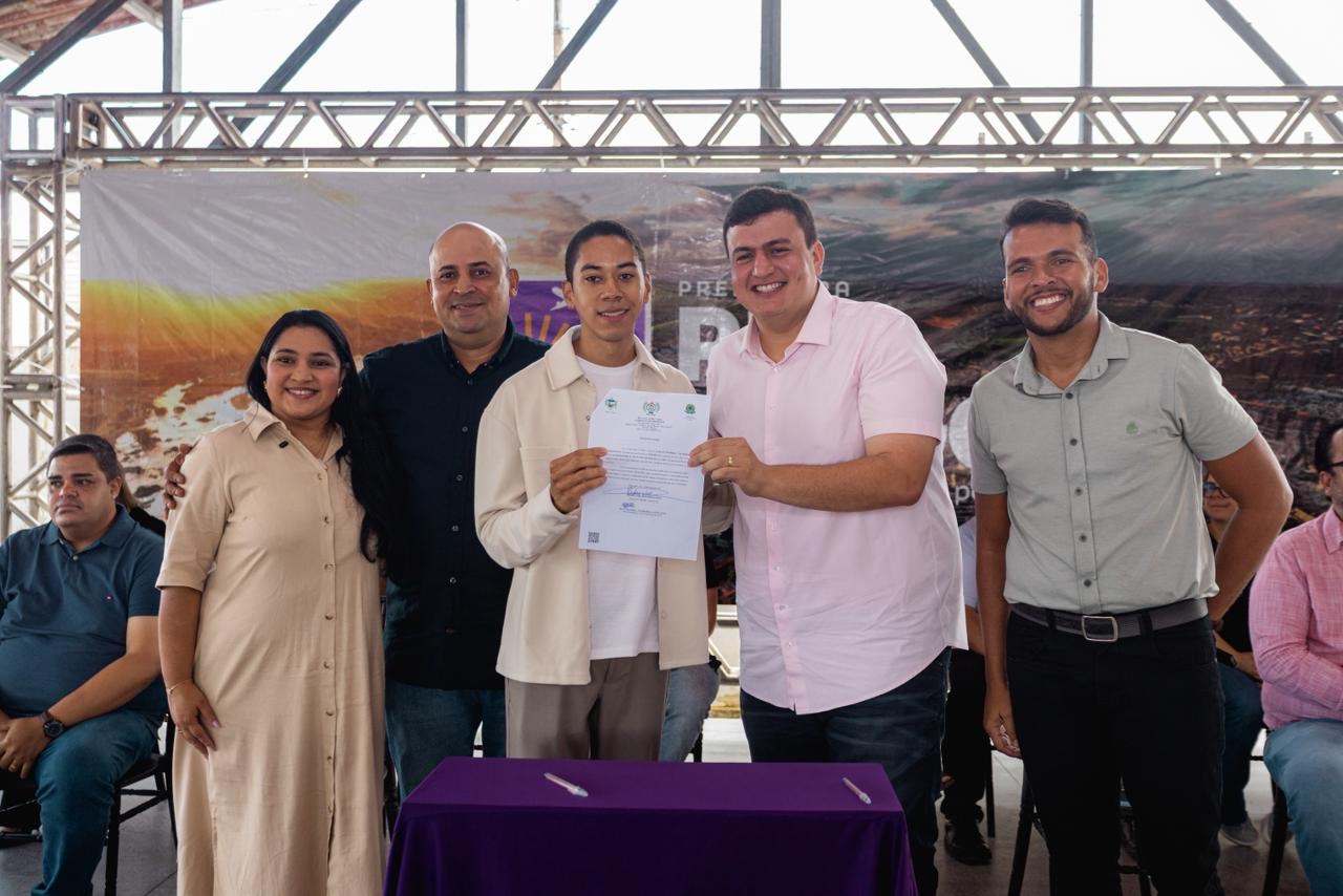 Prefeitura de Rio Largo empossa 60 servidores e paga reajuste retroativo